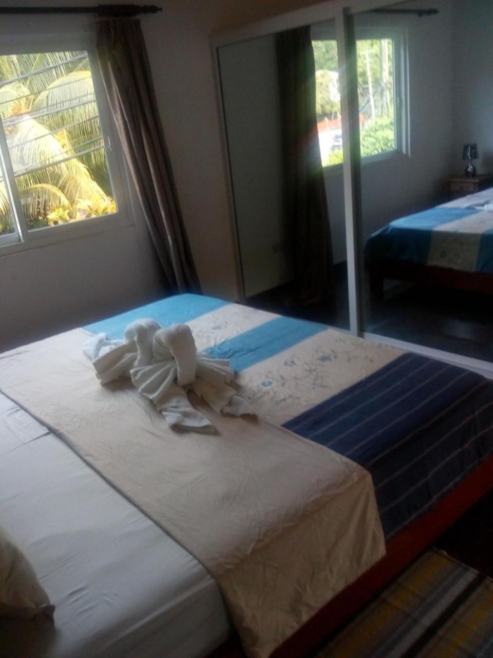Corner Bay Apartments Beau Vallon,Mahe Виктория Экстерьер фото